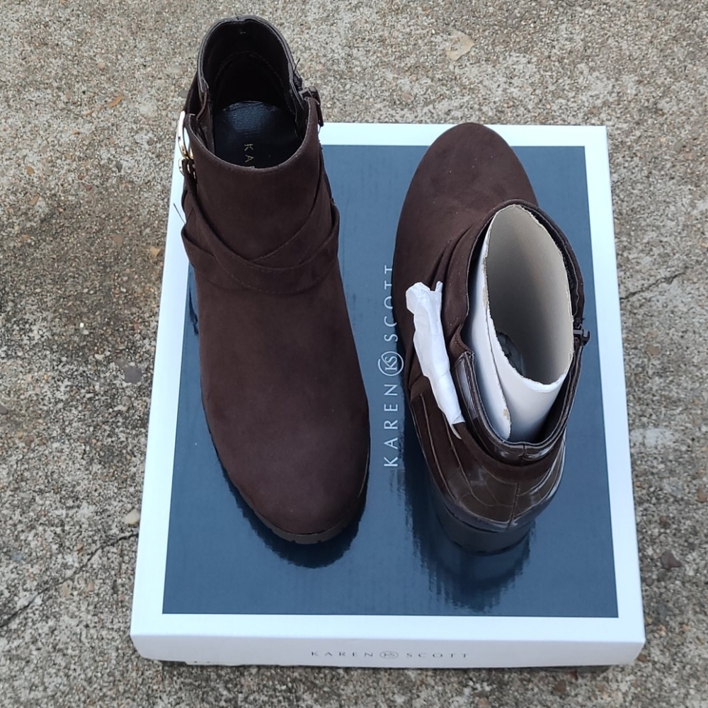 Brown women ankle high boots.